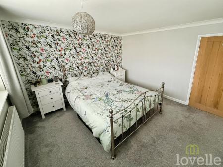 4 bedroom Detached house for sale in Newark Road, North Hykeham, LN6