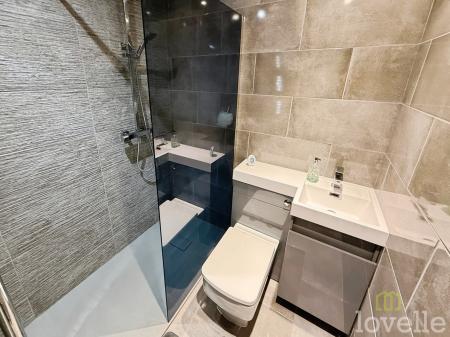 4 bedroom Detached house for sale in Newark Road, North Hykeham, LN6