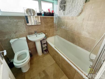 2 bedroom Terraced House for sale in Sherwood Drive, Waddington, LN5