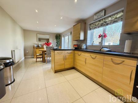 5 bedroom Detached house for sale in Furnace Close, North Hykeham, LN6