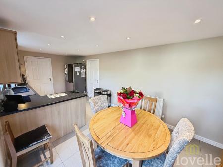 5 bedroom Detached house for sale in Furnace Close, North Hykeham, LN6