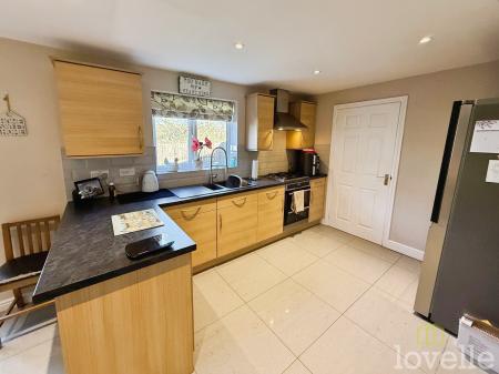 5 bedroom Detached house for sale in Furnace Close, North Hykeham, LN6