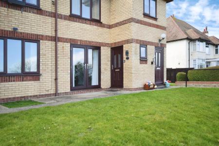 2 bedroom Flat for sale in 38 Seacroft Esplanade, Skegness, PE25
