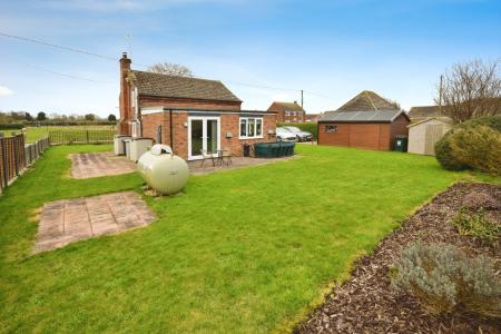 3 bedroom Detached house for sale in Croft lane, Croft, PE24