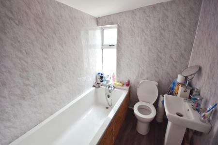 4 bedroom Detached bungalow for sale in Croft Lane, Croft, PE24