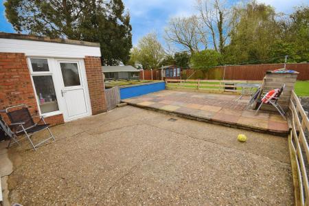 4 bedroom Detached bungalow for sale in Croft Lane, Croft, PE24