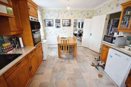 4 bedroom Detached bungalow for sale in Croft Lane, Croft, PE24