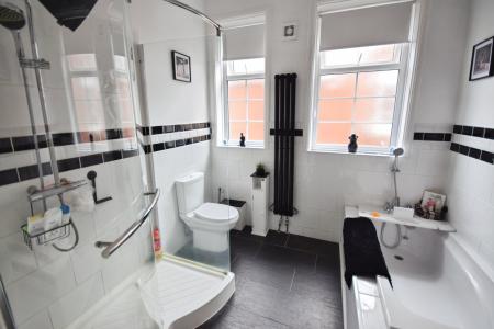 4 bedroom Semi-detached house for sale in Derby Avenue, Skegness, PE25