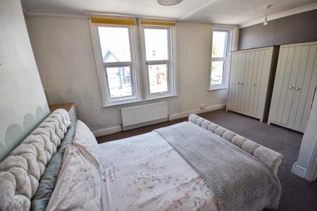 5 bedroom Semi-detached house for sale in Drummond Road, Skegness, PE25