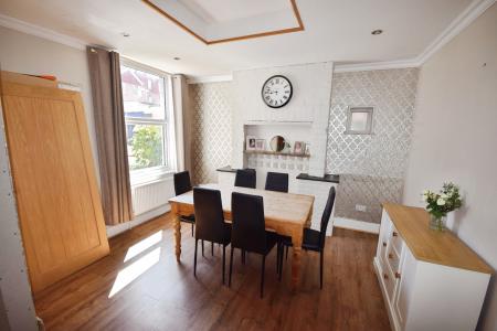 5 bedroom Semi-detached house for sale in Drummond Road, Skegness, PE25