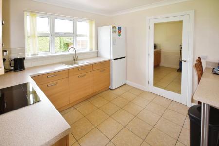 4 bedroom Bungalow for sale in Hides Close, Ingoldmells, PE25