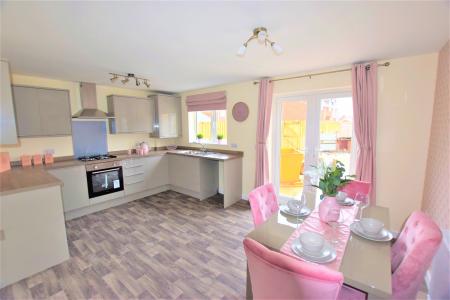 3 bedroom End of terrace house for sale in Lumley Fields, Skegness, PE25