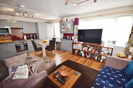 2 bedroom Flat for sale in Roman Bank, Skegness, PE25