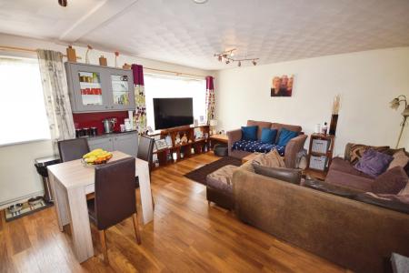 2 bedroom Flat for sale in Roman Bank, Skegness, PE25