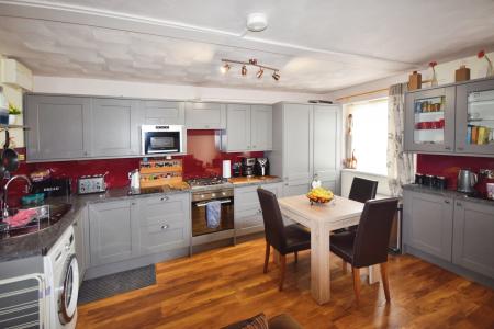 2 bedroom Flat for sale in Roman Bank, Skegness, PE25