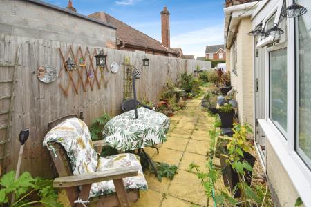 2 bedroom Detached bungalow for sale in Station Road, Burgh Le Marsh, PE24