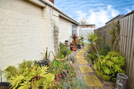 2 bedroom Detached bungalow for sale in Station Road, Burgh Le Marsh, PE24