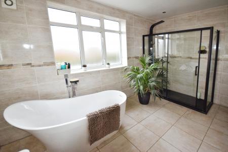 3 bedroom Detached house for sale in Sunningdale Drive, Skegness, PE25