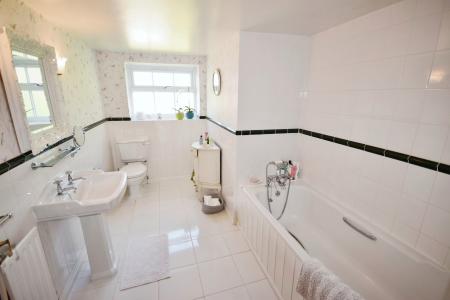 4 bedroom Detached house for sale in Low Road, Friskney, PE22