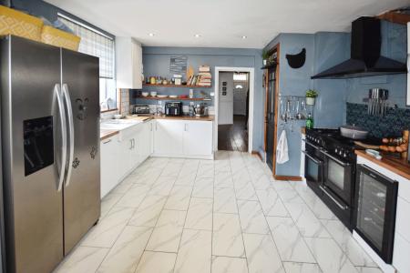 4 bedroom Semi-detached house for sale in Brancaster Drive, Skegness, PE25