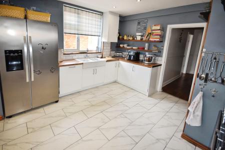 4 bedroom Semi-detached house for sale in Brancaster Drive, Skegness, PE25