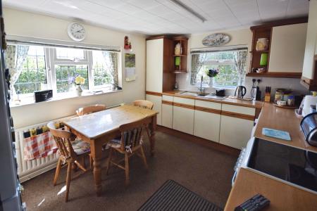 2 bedroom Detached house for sale in Croft Lane, Croft, PE24