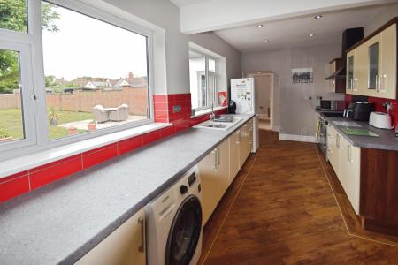 5 bedroom Detached house for sale in Drummond Road, Skegness, PE25