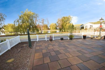 2 bedroom Park home for sale in Kingfisher Drive, Skegness, PE25