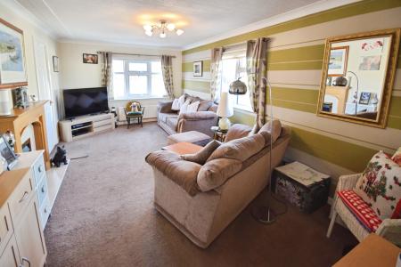 2 bedroom Park home for sale in Kingfisher Drive, Skegness, PE25