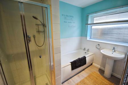 5 bedroom Detached bungalow for sale in Hoylake Drive, Skegness, PE25