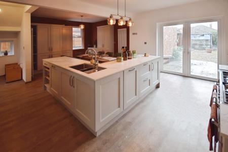 6 bedroom Detached house for sale in Sandbeck Avenue, Skegness, PE25