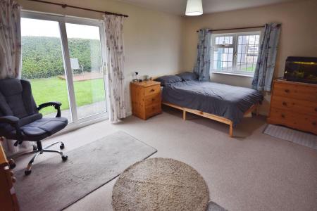 4 bedroom Bungalow for sale in Wainfleet Road, Irby In The Marsh, PE24