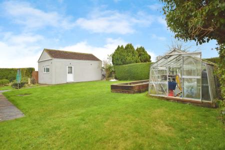 4 bedroom Bungalow for sale in Wainfleet Road, Irby In The Marsh, PE24