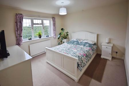 4 bedroom Bungalow for sale in Wainfleet Road, Irby In The Marsh, PE24