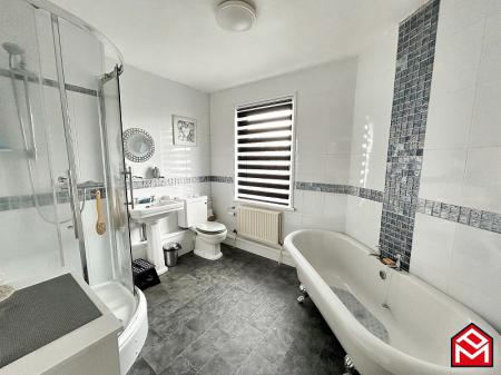 Family Bath & Shower Room