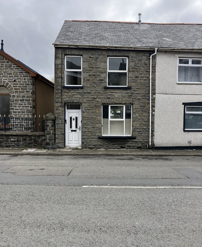 3 bedroom End of Terrace House for rent in Aberdare