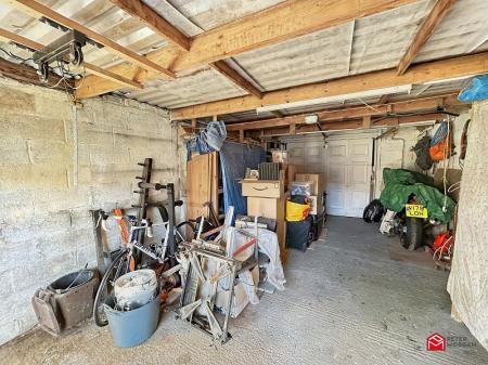 Detached Garage/ Workshop
