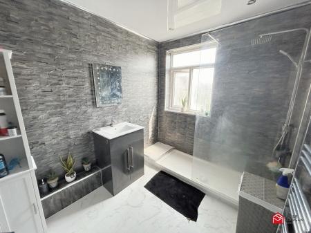 Family Shower Room