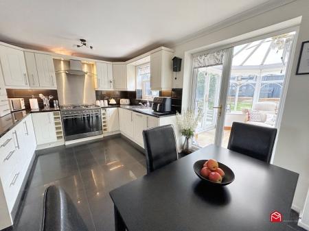 Kitchen / Dining Room