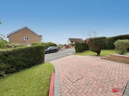 Front Garden & Driveway