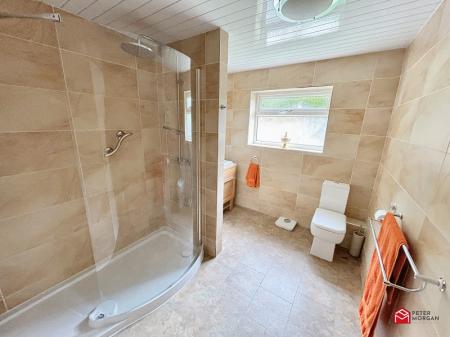 Double Shower Room