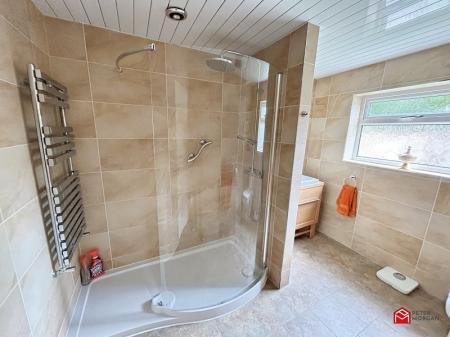 Double Shower Room