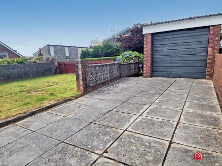 Garage / Driveway