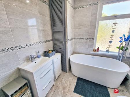 Bath & Shower Room