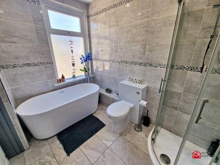 Bath & Shower Room