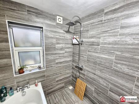 Bath & Shower Room