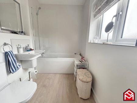 En-Suite Bathroom