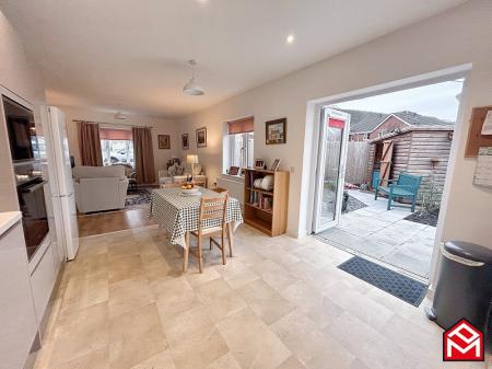 Kitchen / Dining Area