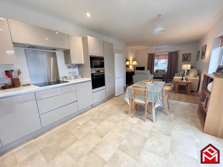 Kitchen / Dining Area