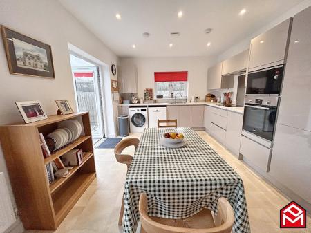 Kitchen / Dining Area